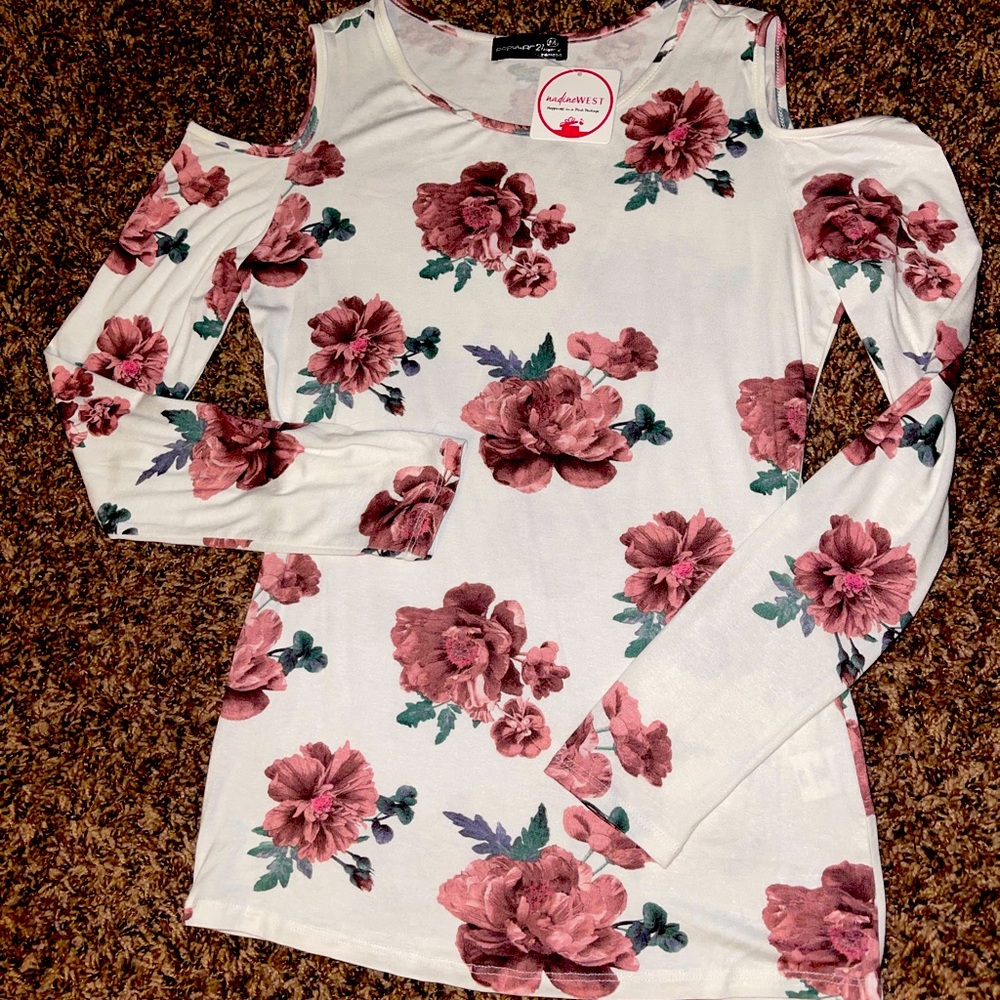 NWT Super cute fitted cold shoulder long sleeve top from Nadine West